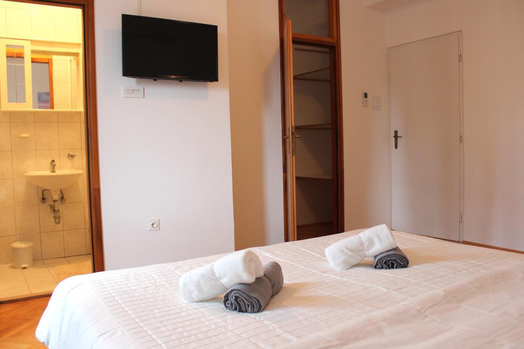 Apartment & Room'S Anni Zara Esterno foto