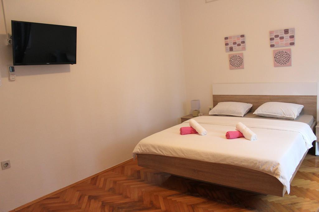 Apartment & Room'S Anni Zara Esterno foto