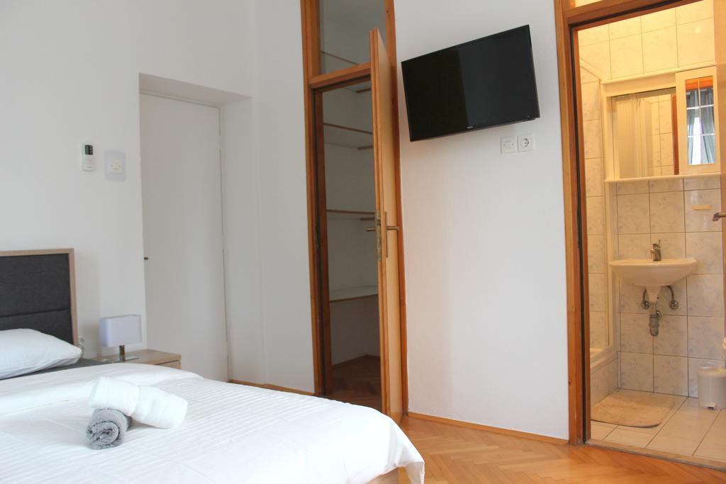 Apartment & Room'S Anni Zara Esterno foto