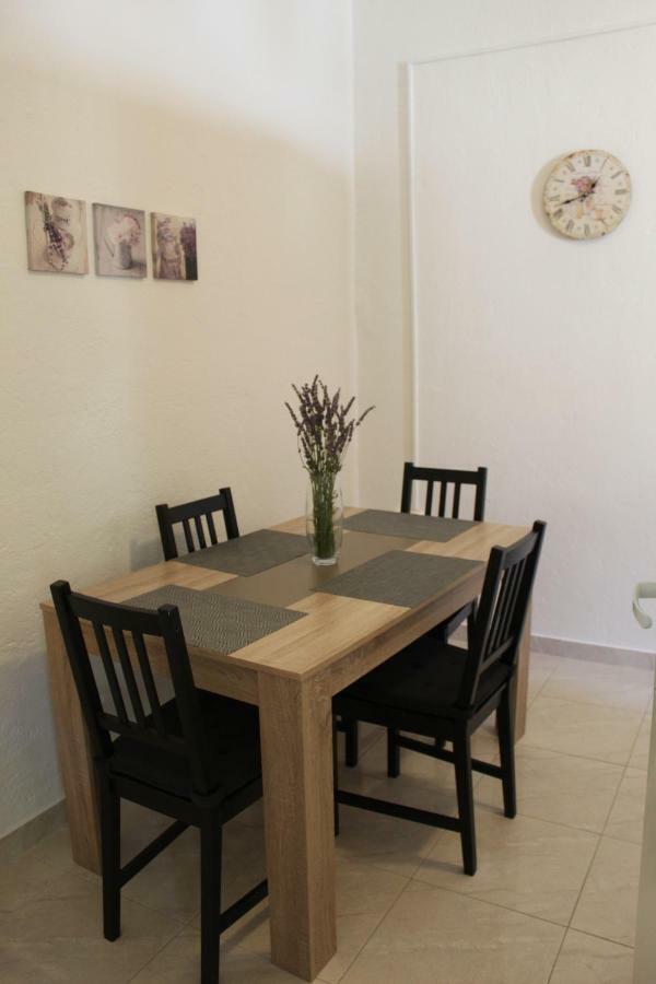 Apartment & Room'S Anni Zara Esterno foto