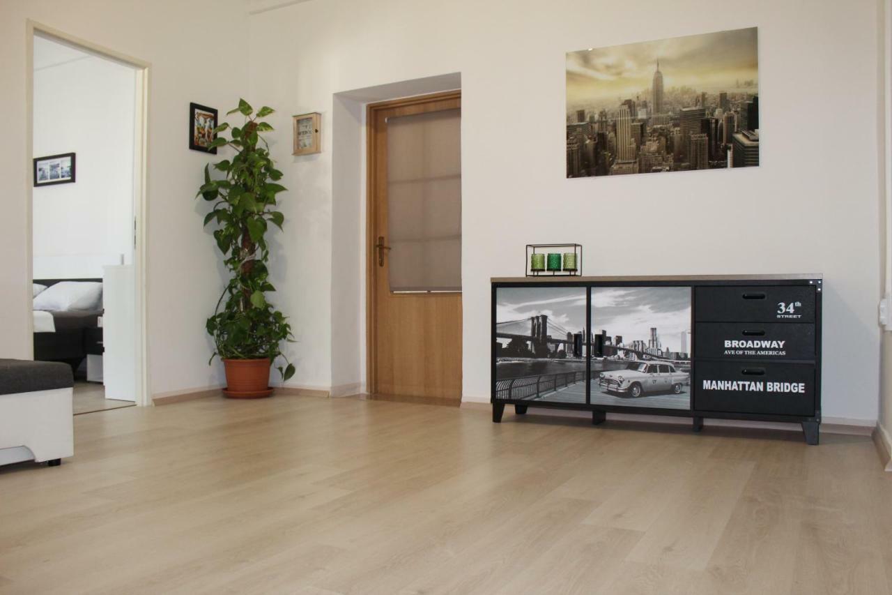Apartment & Room'S Anni Zara Esterno foto