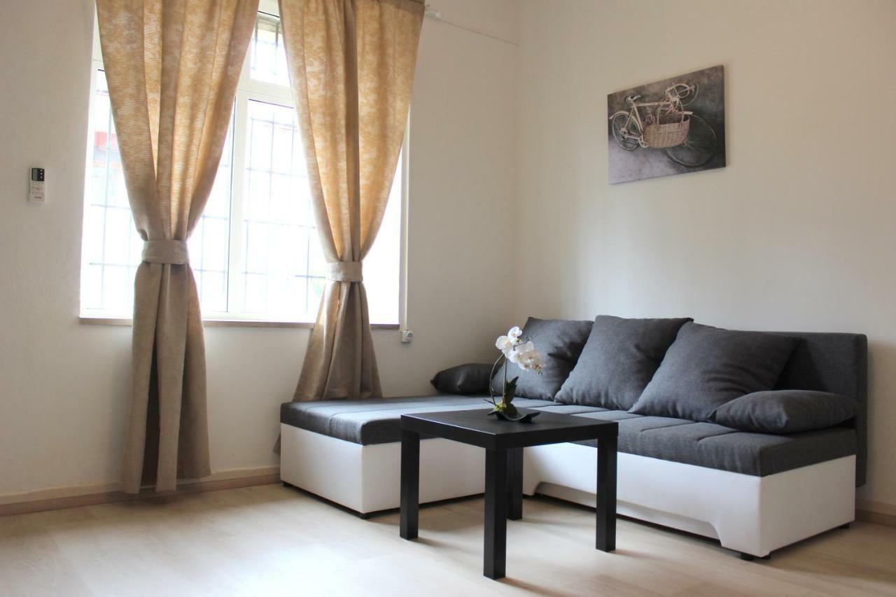 Apartment & Room'S Anni Zara Esterno foto